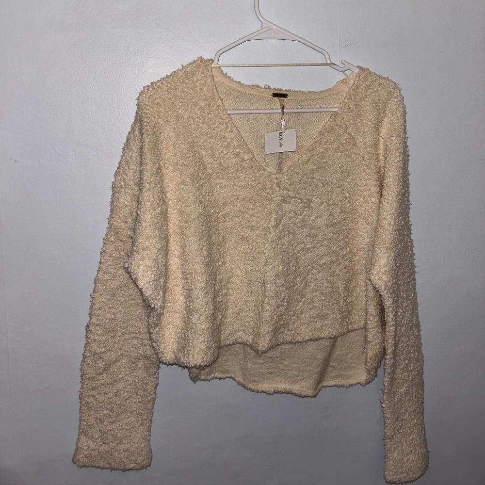 Free People white popcorn cropped sweater